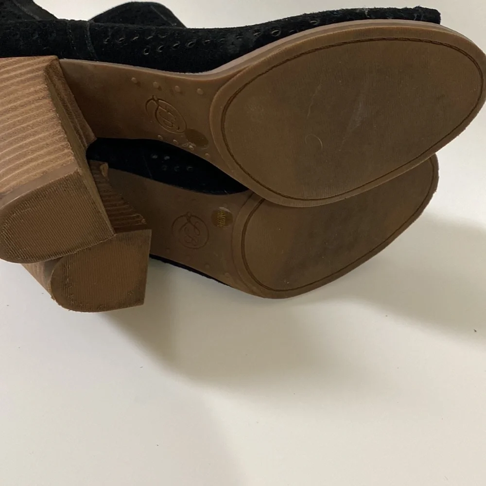 Lucky Brand pull perforated